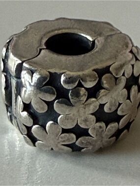 Pandora Sterling Silver Daisy Flower Clip Charm Spacer